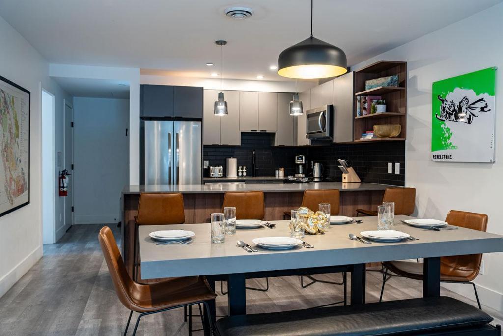 Revel In The Stoke By Revelstoke Vacations Apartment Luaran gambar