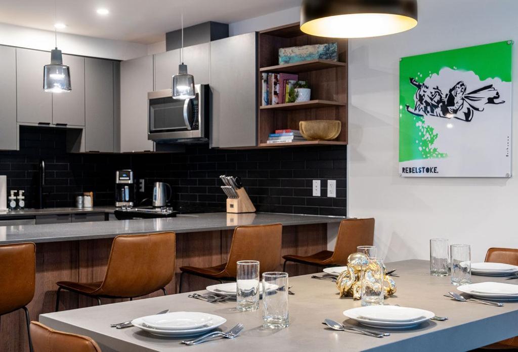 Revel In The Stoke By Revelstoke Vacations Apartment Luaran gambar