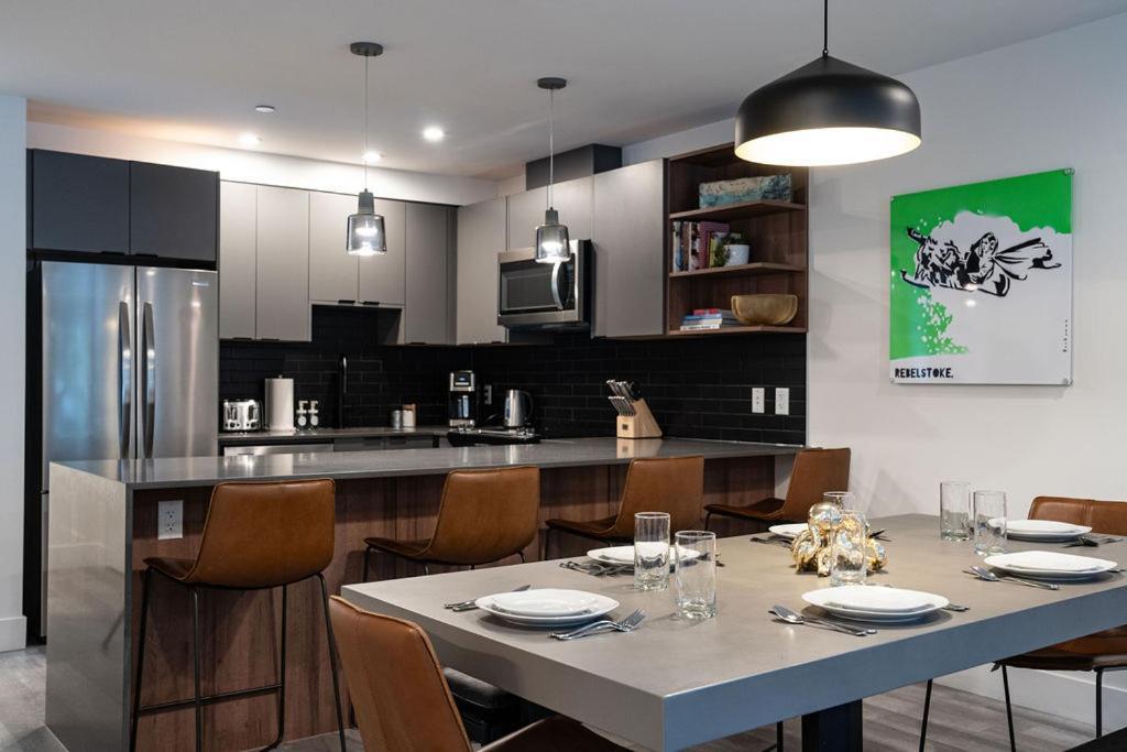 Revel In The Stoke By Revelstoke Vacations Apartment Luaran gambar